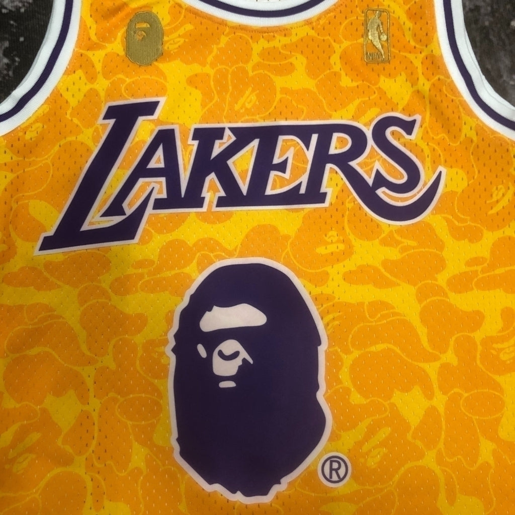 Regata Los Angeles Lakers BAPE X Mitchell & Ness 1996/97 ABC Amarela