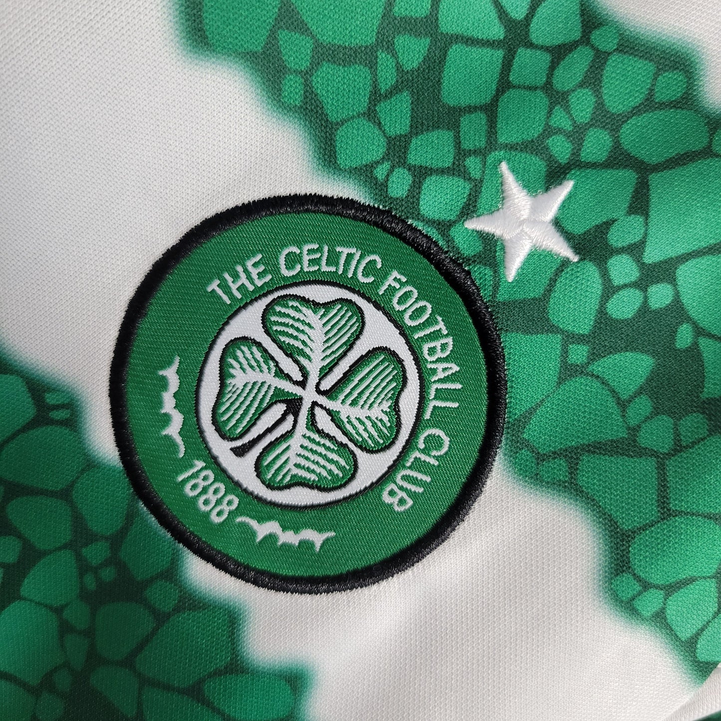 Kit de Criança - Celtic Principal 23/24